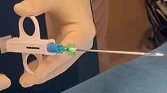 脂肪採取に用いる特殊な針状の穿刺器具