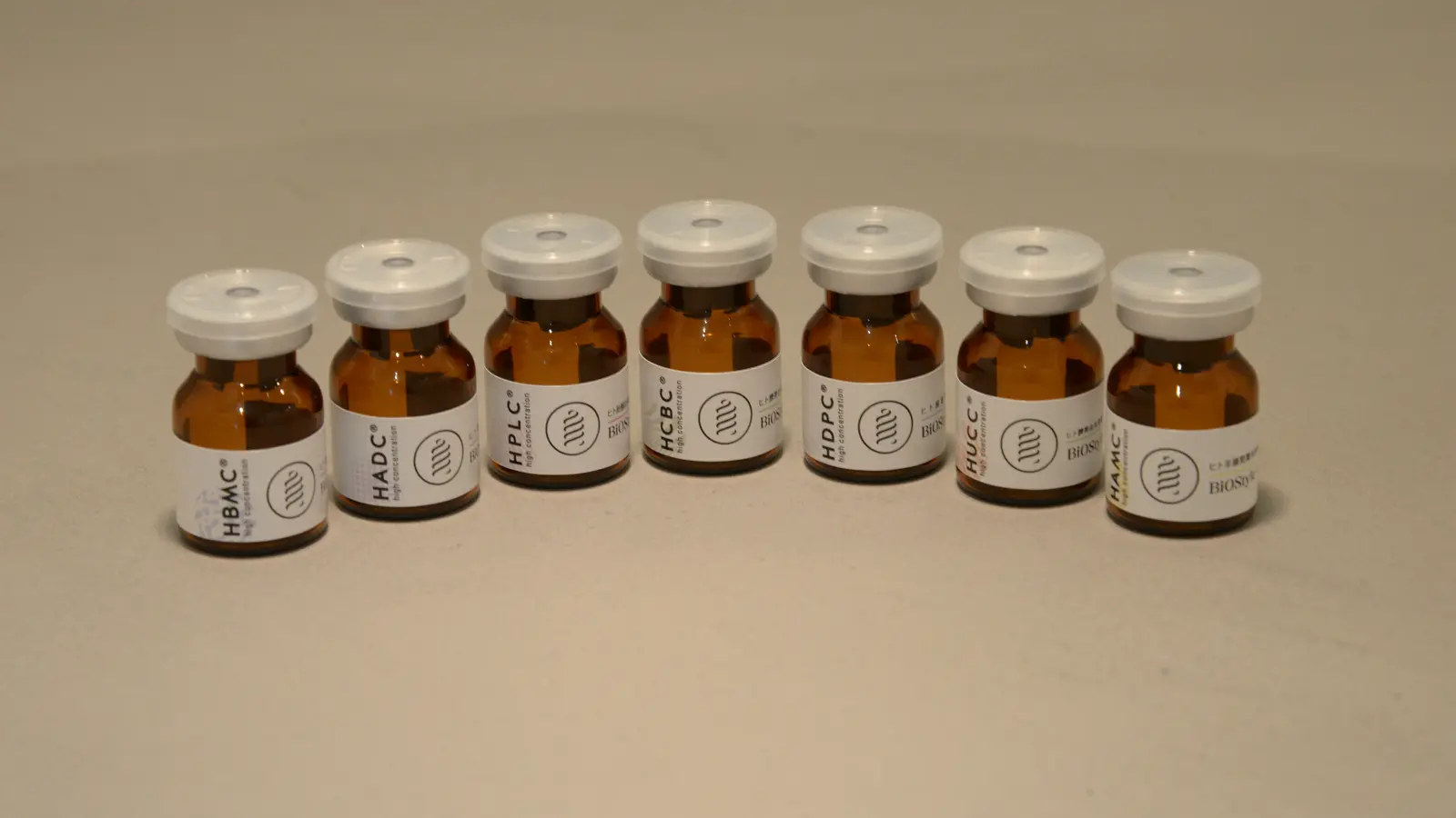 The stem cell culture supernatant preparations we carry. From the left: HBMC (human bone marrow-derived), HADC (human adipose-derived), HPLC (human placenta-derived), HCBC (human cord blood-derived), HDPC (human dental pulp-derived), HUCC (human umbilical cord-derived) and HAMC (human amniotic membrane-derived), seven in all